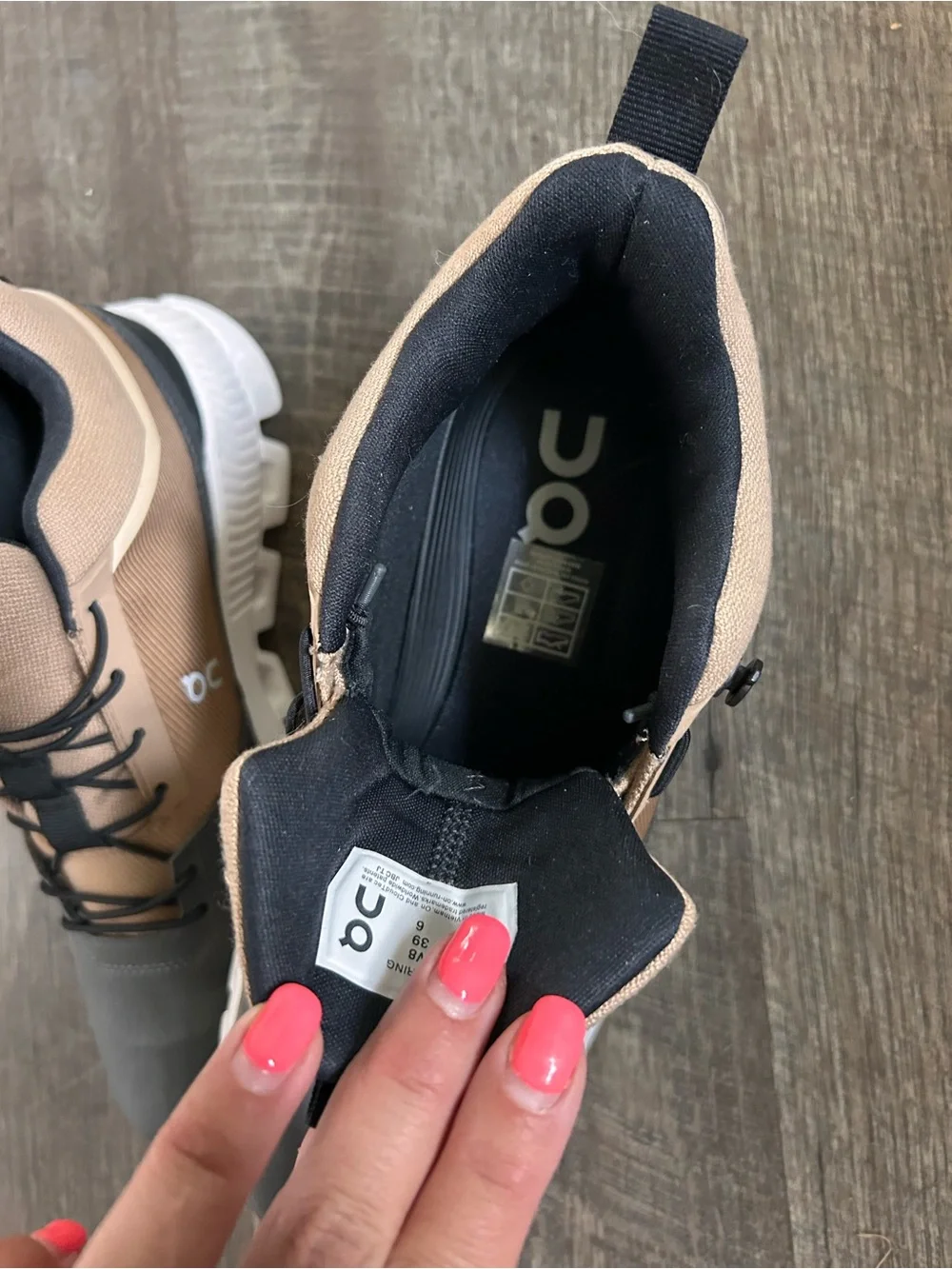 On Running Women's Waterproof Athletic Shoes — Black & Tan